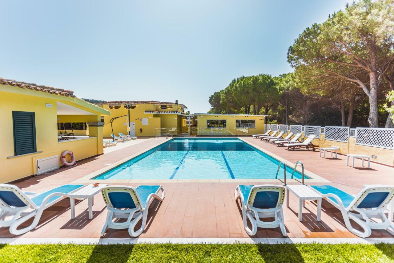 Hotel Fiore Di Maggio Villasimius Buitenkant foto