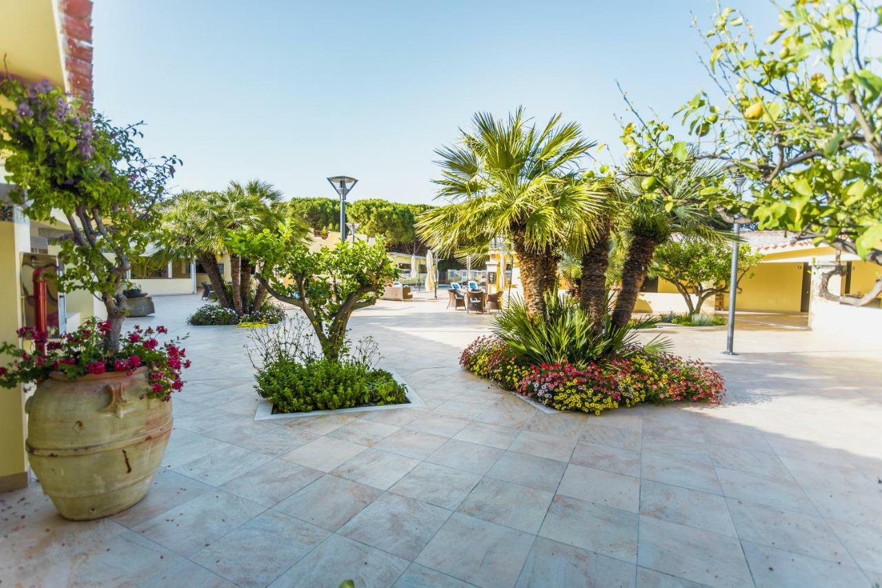 Hotel Fiore Di Maggio Villasimius Buitenkant foto