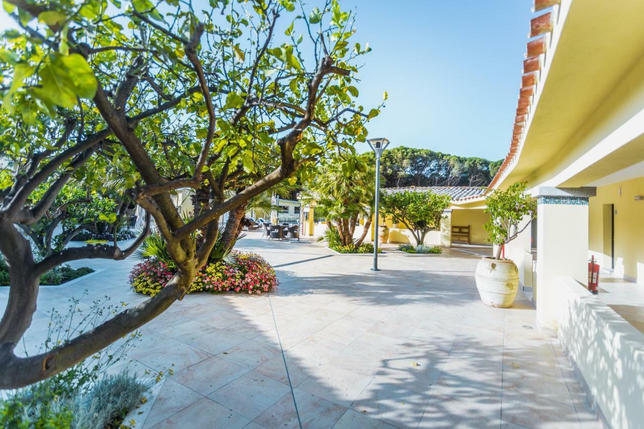 Hotel Fiore Di Maggio Villasimius Buitenkant foto