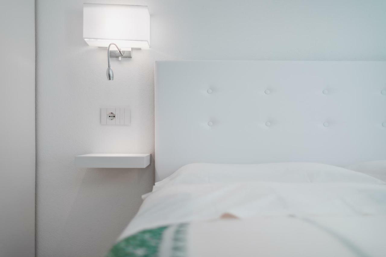 Hotel Fiore Di Maggio Villasimius Buitenkant foto